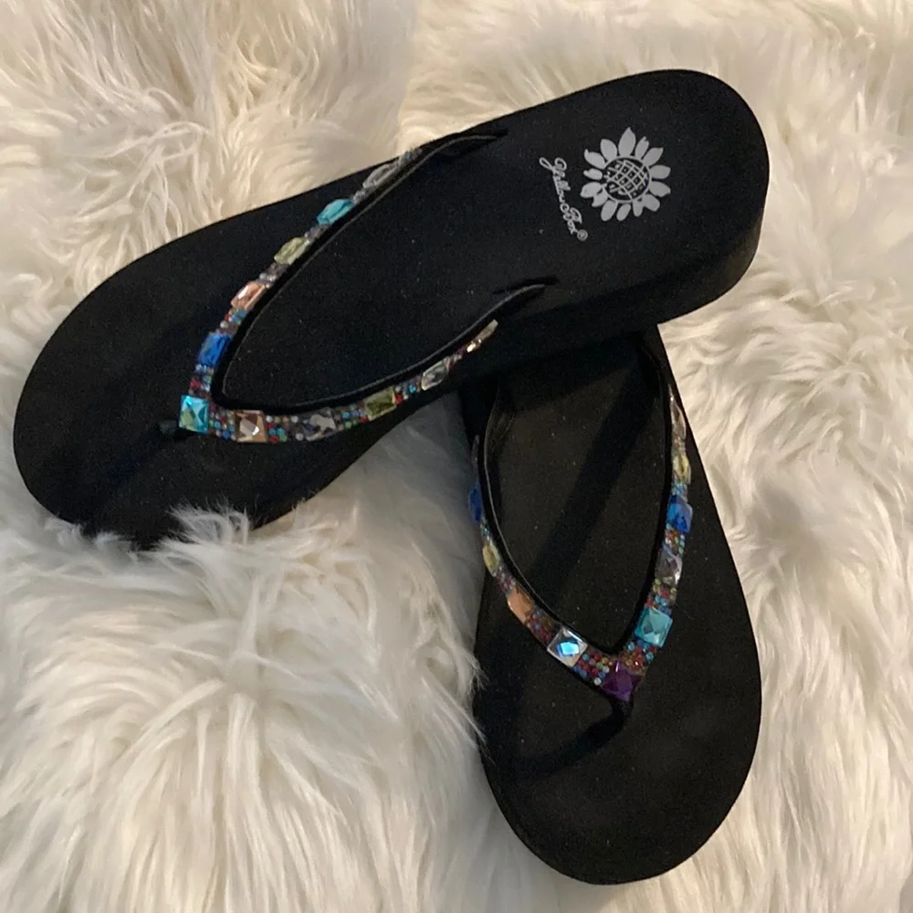 Black w/ multicolor jewels Yellow Box flip flops, like new, sz. 8 1/2. $29 - Picture 1 of 12